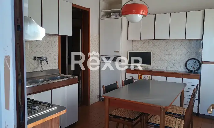 Rexer-Bregnano-Appartamento-trilocale-con-box-auto-doppio-e-magazzino-Altro