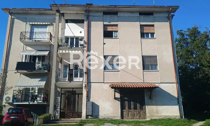 Rexer-Bregnano-Appartamento-trilocale-con-box-auto-doppio-e-magazzino-Altro