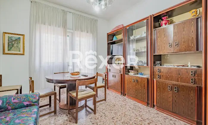 Rexer-Roma-trilocale-piano-alto-con-box-auto-Altro