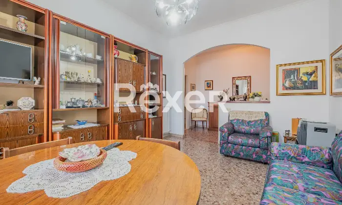 Rexer-Roma-trilocale-piano-alto-con-box-auto-Altro