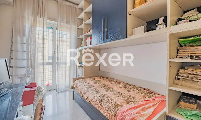 Rexer-Roma-trilocale-piano-alto-con-box-auto-Altro