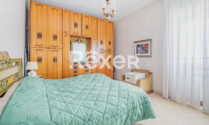 Rexer-Roma-trilocale-piano-alto-con-box-auto-Altro