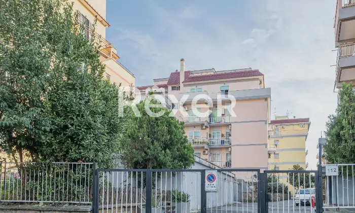 Rexer-Roma-trilocale-piano-alto-con-box-auto-Altro