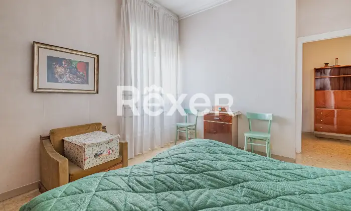 Rexer-Roma-trilocale-piano-alto-con-box-auto-Altro