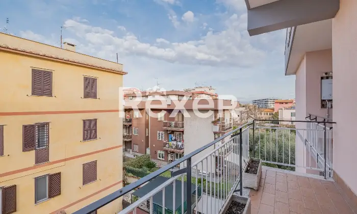 Rexer-Roma-trilocale-piano-alto-con-box-auto-Altro