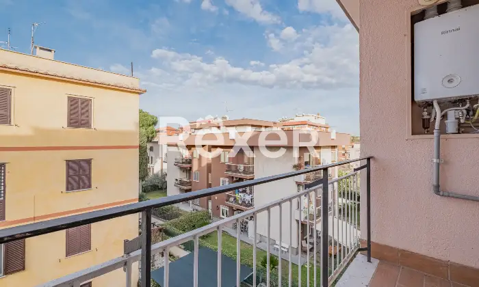 Rexer-Roma-trilocale-piano-alto-con-box-auto-Altro