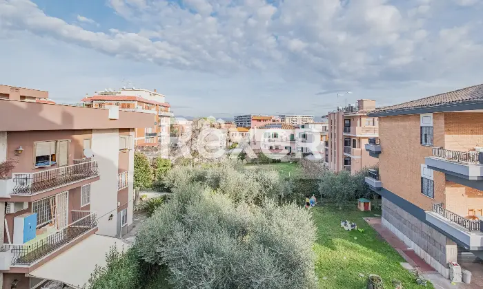 Rexer-Roma-trilocale-piano-alto-con-box-auto-Altro