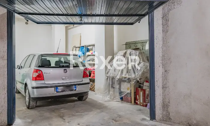 Rexer-Roma-trilocale-piano-alto-con-box-auto-Altro