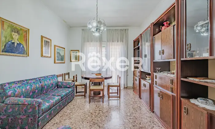 Rexer-Roma-trilocale-piano-alto-con-box-auto-Altro