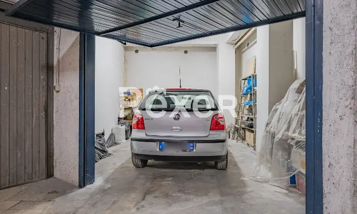 Rexer-Roma-trilocale-piano-alto-con-box-auto-Altro