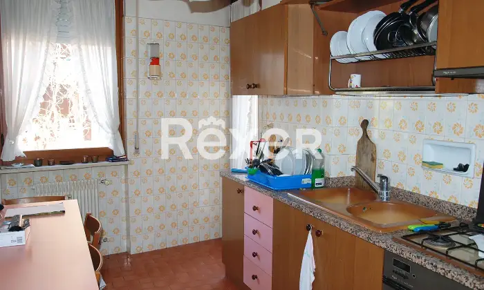 Rexer-Pordenone-Appartamento-in-zona-centrale-a-Pordenone-con-garage-e-posti-auto-Altro