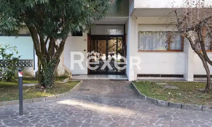 Rexer-Pordenone-Appartamento-in-zona-centrale-a-Pordenone-con-garage-e-posti-auto-Altro