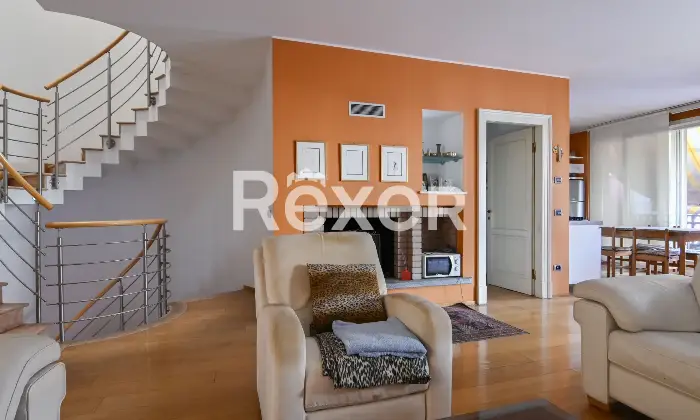 Rexer-Spirano-Villetta-indipendente-in-centro-paese-Altro