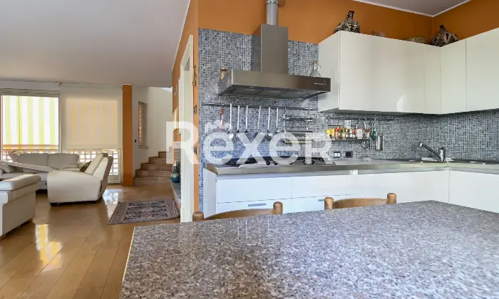 Rexer-Spirano-Villetta-indipendente-in-centro-paese-Altro