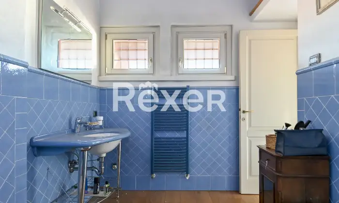 Rexer-Spirano-Villetta-indipendente-in-centro-paese-Altro