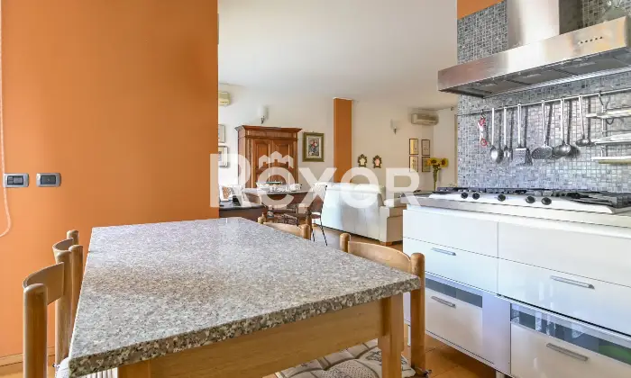 Rexer-Spirano-Villetta-indipendente-in-centro-paese-Altro