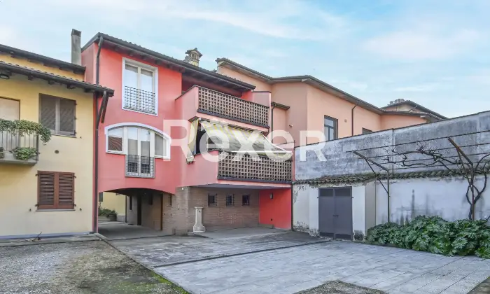 Rexer-Spirano-Villetta-indipendente-in-centro-paese-Altro