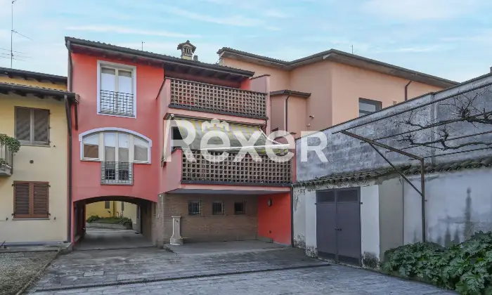 Rexer-Spirano-Villetta-indipendente-in-centro-paese-Altro