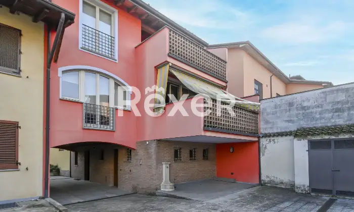 Rexer-Spirano-Villetta-indipendente-in-centro-paese-Altro