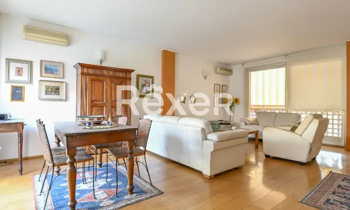 Rexer-Spirano-Villetta-indipendente-in-centro-paese-Altro