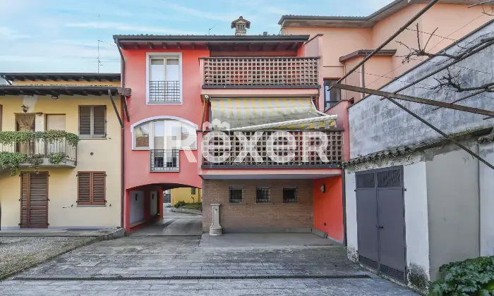 Rexer-Spirano-Villetta-indipendente-in-centro-paese-Altro