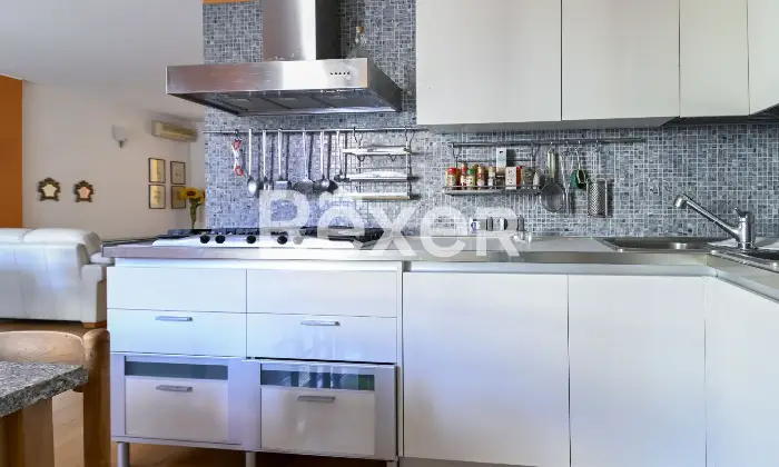 Rexer-Spirano-Villetta-indipendente-in-centro-paese-Altro