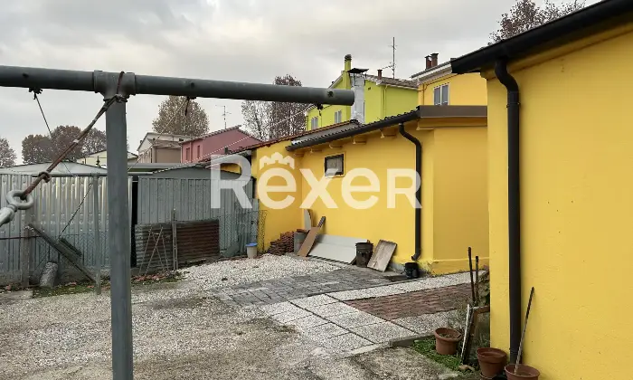 Rexer-Vigarano-Pieve-Porzione-di-bifamiliare-su-due-livelli-con-scoperto-e-garage-Esterno