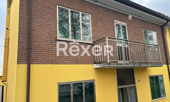 Rexer-Vigarano-Pieve-Porzione-di-bifamiliare-su-due-livelli-con-scoperto-e-garage-Facciata