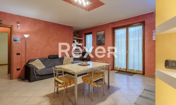 Rexer-Capriate-San-Gervasio-Ampio-bilocale-con-balcone-e-garage-Open-space