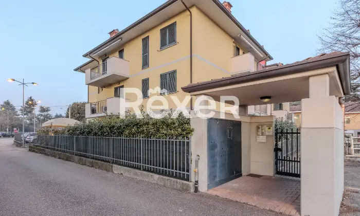 Rexer-Capriate-San-Gervasio-Ampio-bilocale-con-balcone-e-garage-Facciata