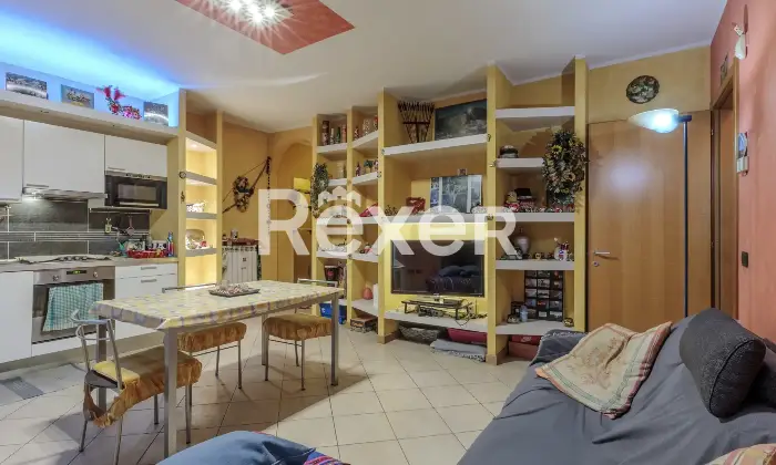 Rexer-Capriate-San-Gervasio-Ampio-bilocale-con-balcone-e-garage-Open-space