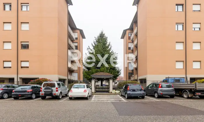 Rexer-Abbiategrasso-Trilocale-con-box-buone-condizioni-Altro