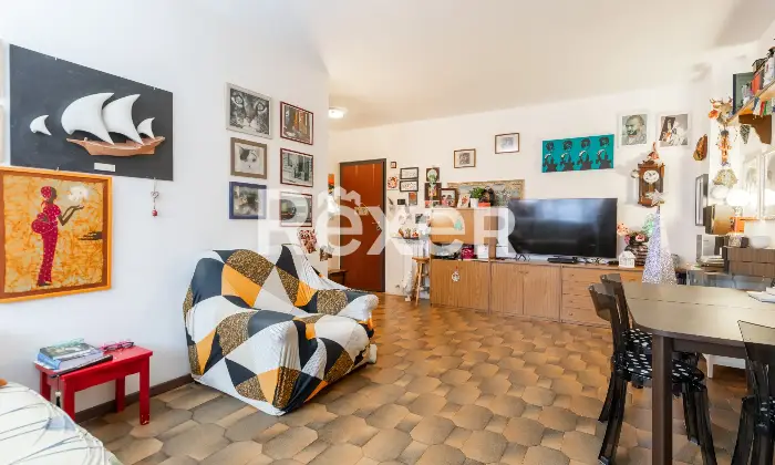 Rexer-Abbiategrasso-Trilocale-con-box-buone-condizioni-Altro