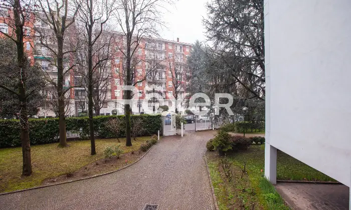 Rexer-Milano-Elegante-quadrilocale-con-quadrupla-esposizione-e-ampi-balconi-Altro