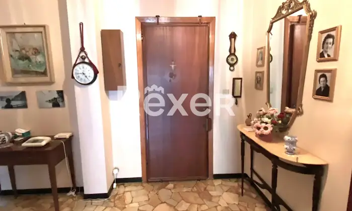 Rexer-Savona-Luminosissimo-appartamento-corso-Tardy-e-Benech-Ingresso