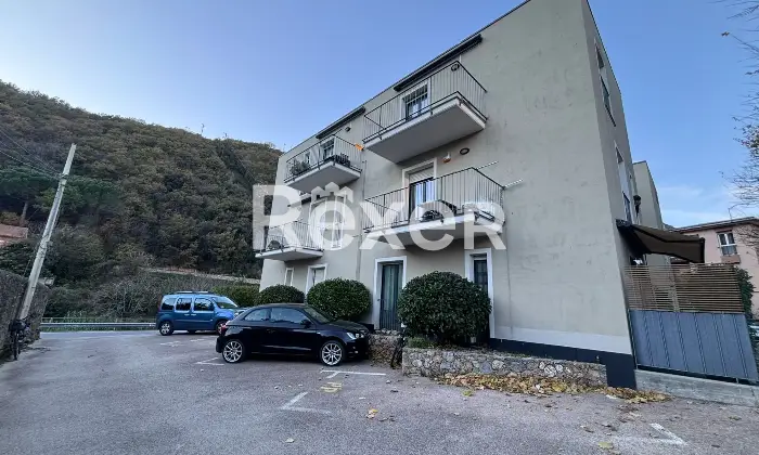 Rexer-finale-ligure-Recente-costruzione-bilocale-con-posto-auto-privato-Altro