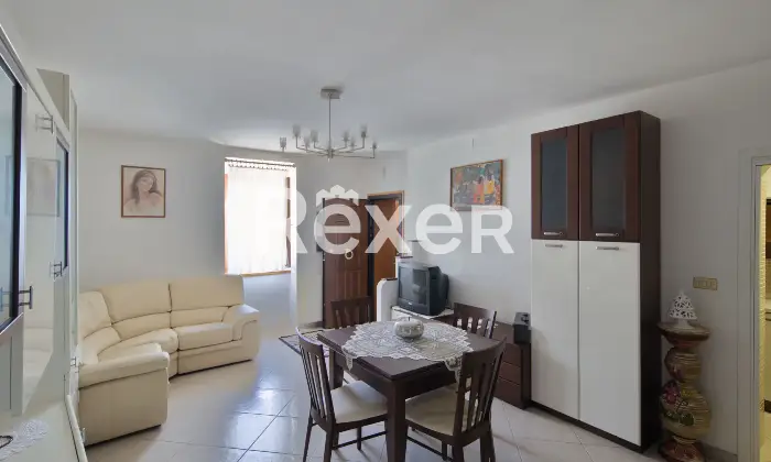 Rexer-Villagrande-Trilocale-con-box-auto-in-edificio-storico-ristrutturato-Soggiorno