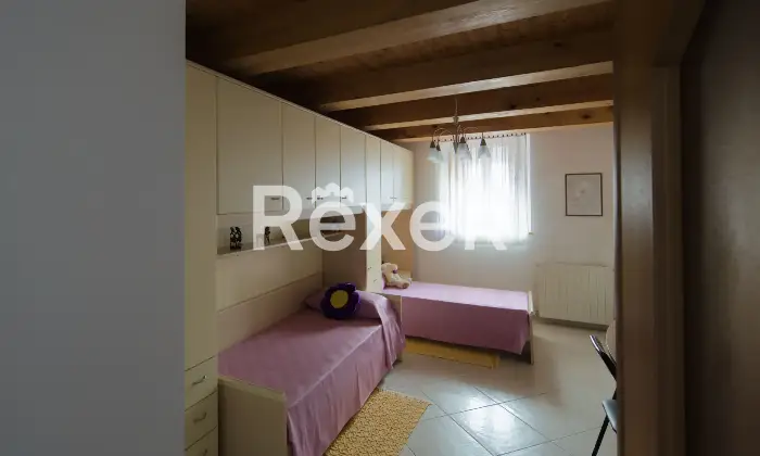 Rexer-Villagrande-Trilocale-con-box-auto-in-edificio-storico-ristrutturato-Camera-da-letto-matrimoniale