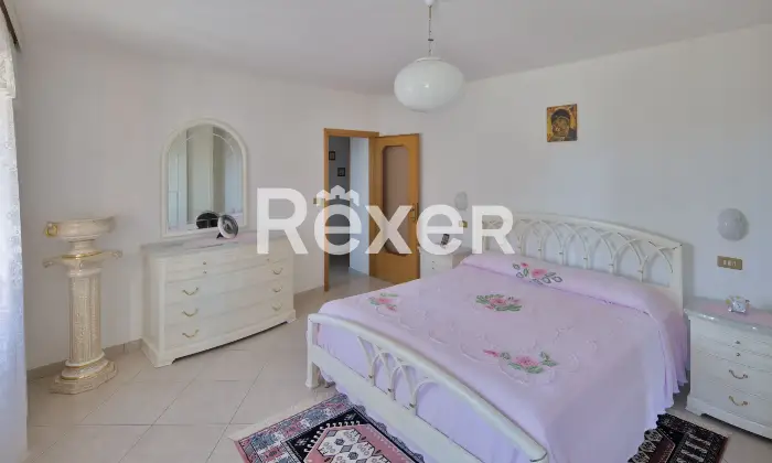 Rexer-Villagrande-Trilocale-con-box-auto-in-edificio-storico-ristrutturato-Camera-da-letto-matrimoniale