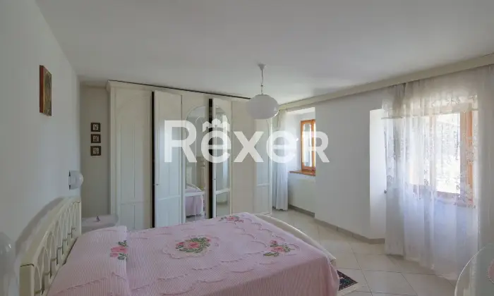 Rexer-Villagrande-Trilocale-con-box-auto-in-edificio-storico-ristrutturato-Camera-da-letto-matrimoniale
