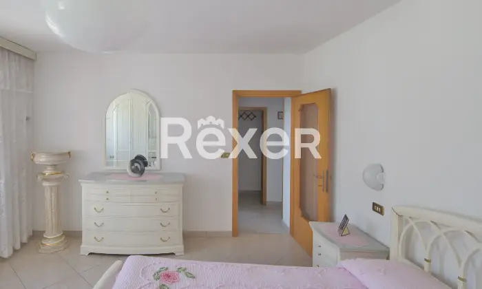 Rexer-Villagrande-Trilocale-con-box-auto-in-edificio-storico-ristrutturato-Camera-da-letto-matrimoniale