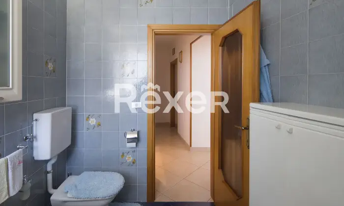 Rexer-Villagrande-Trilocale-con-box-auto-in-edificio-storico-ristrutturato-Bagno