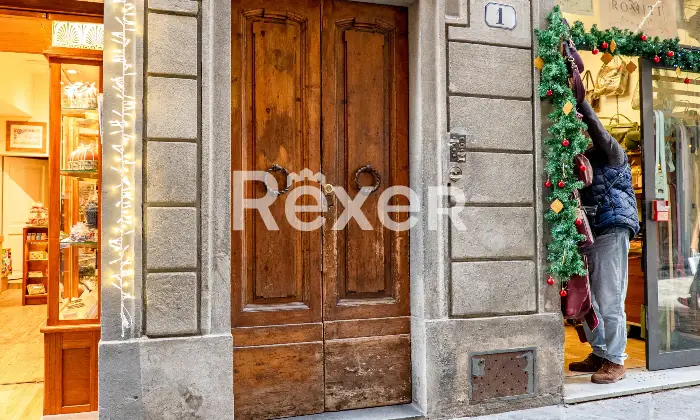 Rexer-Firenze-Signoria-pressi-I-piano-in-piccola-palazzina-depoca-Altro