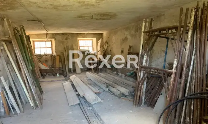 Rexer-Morfasso-Rustico-storico-su-due-livelli-con-ampio-terreno-coltivabile-grande-potenziale-di-recupero-Altro