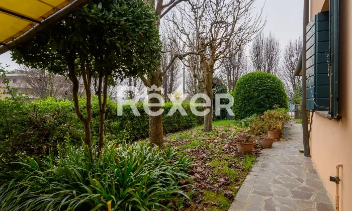 Rexer-Vigodarzere-Villa-Singola-su-lotto-di-mq-piantumato-con-garage-grande-e-taverna-Altro