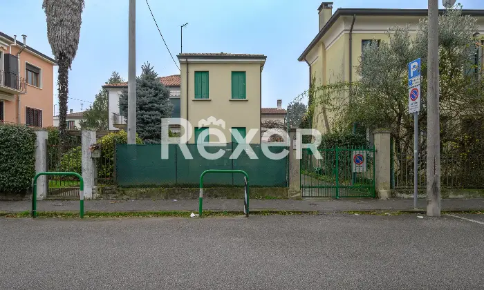 Rexer-Padova-Casa-su-due-livelli-libera-su-tre-lati-con-giardino-e-posto-auto-Altro