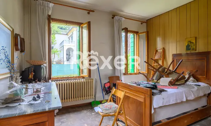 Rexer-Padova-Casa-su-due-livelli-libera-su-tre-lati-con-giardino-e-posto-auto-Altro