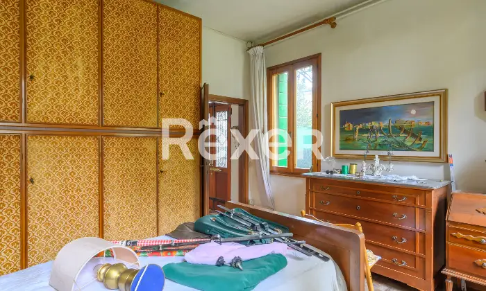 Rexer-Padova-casa-su-due-livelli-libera-su-tre-lati-con-giardino-e-posto-auto-Altro