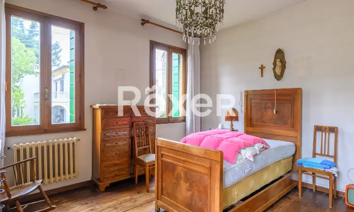 Rexer-Padova-Casa-su-due-livelli-libera-su-tre-lati-con-giardino-e-posto-auto-Altro