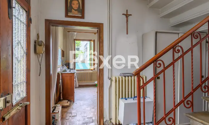 Rexer-Padova-Casa-su-due-livelli-libera-su-tre-lati-con-giardino-e-posto-auto-Altro